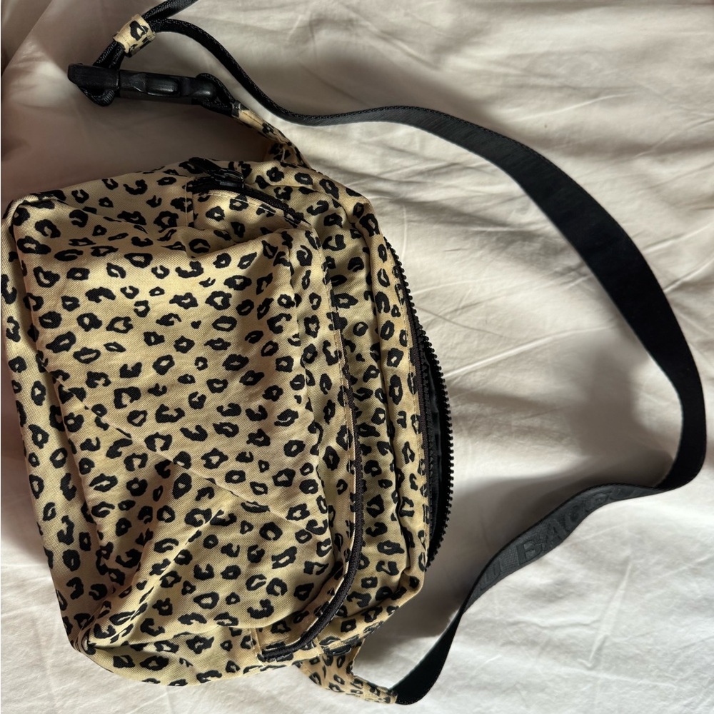 EUC BAGGU Fanny Pack in Honey Leopard